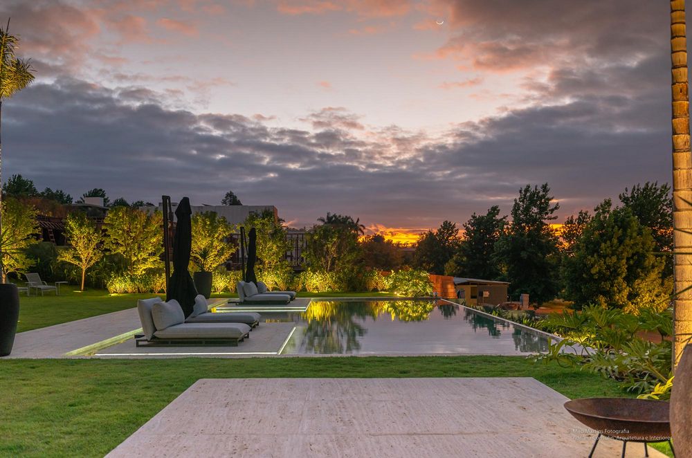 Jardim ao pÃ´r do sol